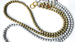 Goldene und silberne Handykette aus Holzperlen
